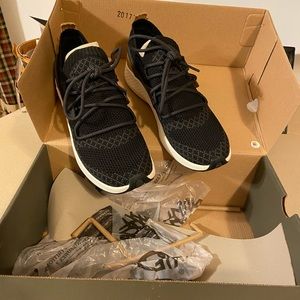 Women’s timberland sneakers never worn!